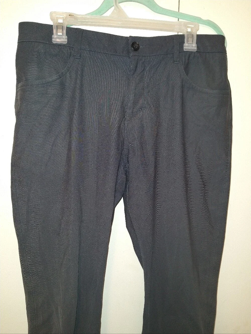 Vuori Meta Gray Athletic Slim Fit Chino Pants Men's sz 34x32.